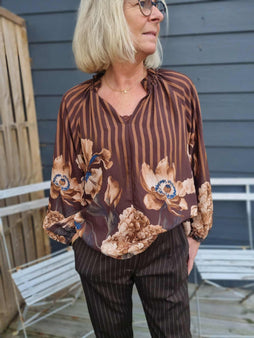 marta bluser_skjorter Marta - Octavia bluse, brun - 003b