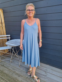 marta kjoler_nederdele Marta - Iris kjole, jeans - 7349A