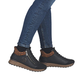 Rieker flade sko Rieker - Ready-to-go kort damestøvle, sort - N1457-00