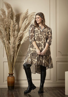 Zhenzi bluser_t-shirts_kjoler Zhenzi - Marlo kjole, brunt print - 2208460-0224
