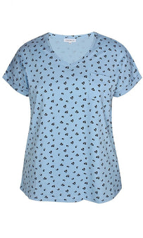 Zhenzi bluser_t-shirts_kjoler Zhenzi - T-shirt i blå med blomstertryk - 2103212-5102